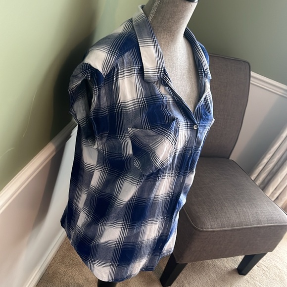 Cute light flannel button up shirt - Picture 3 of 7
